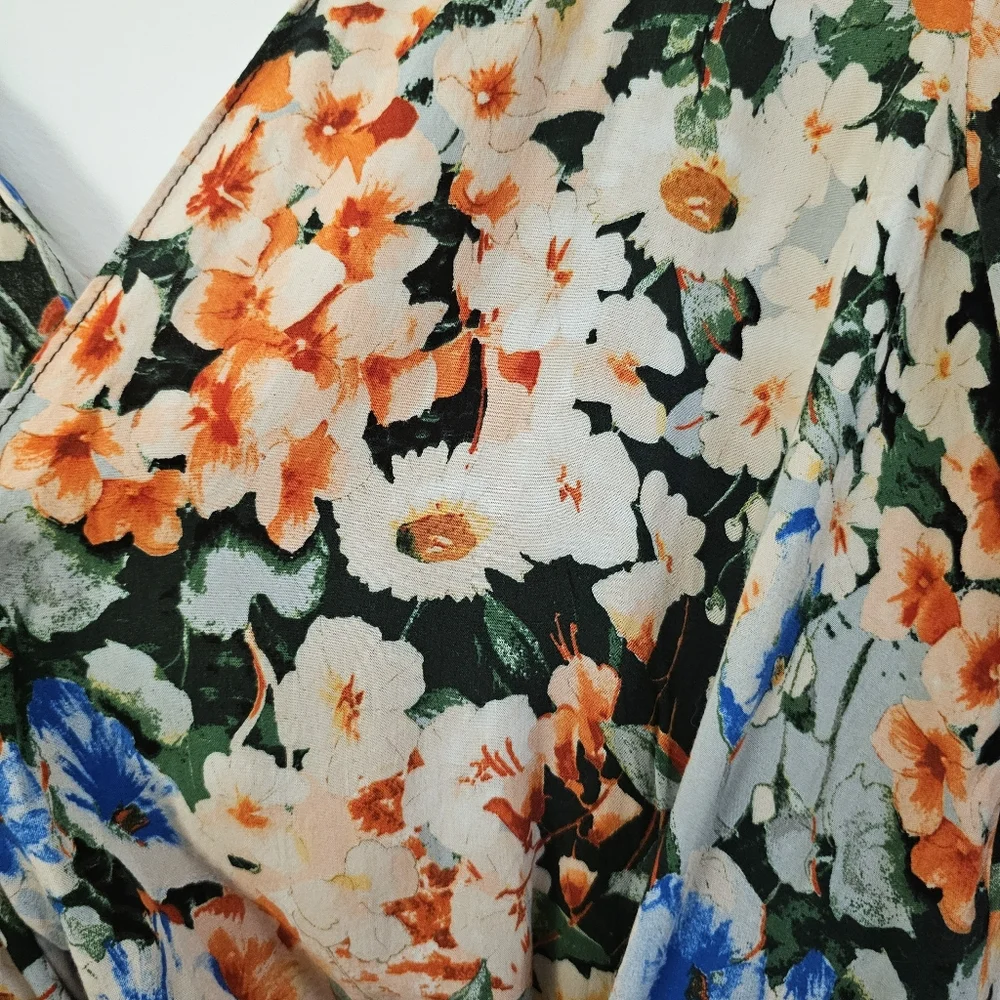 Zara | Floral V-Neck Wrap Top - Picture 7 of 8